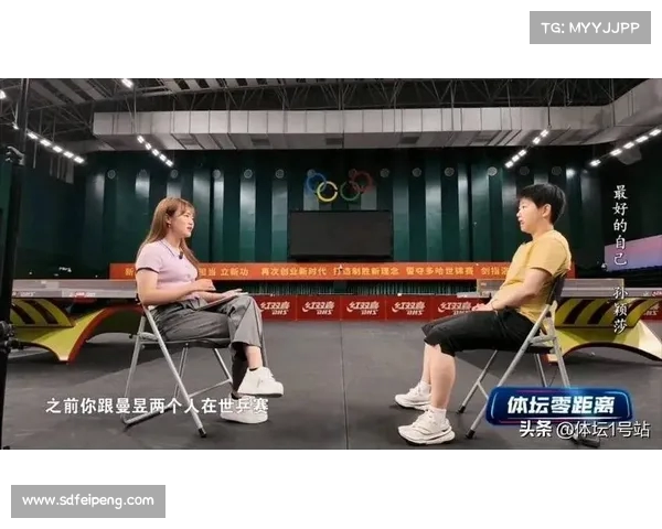 孙颖莎温暖举动感动粉丝 迈步挡风为女主持人送关怀 孙颖莎温暖举动感动粉丝 迈步挡风为女主持人送关怀